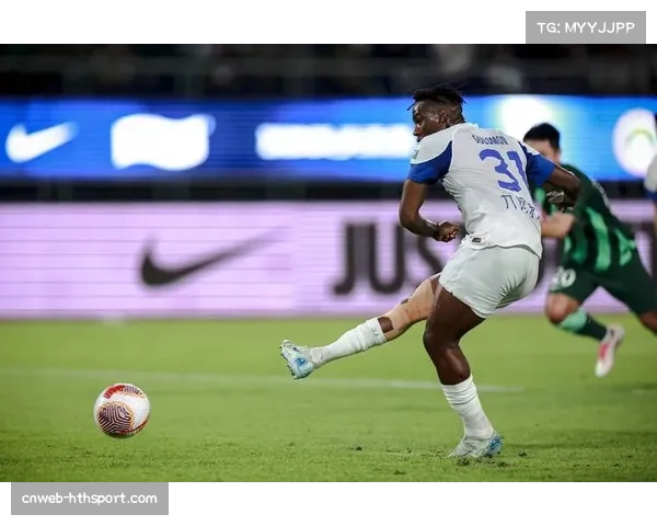 【2026年4月中超联赛·赛中·消息实时:沧州雄狮球员因战术犯规阻止对手反击,领到本月个人第三张黄牌